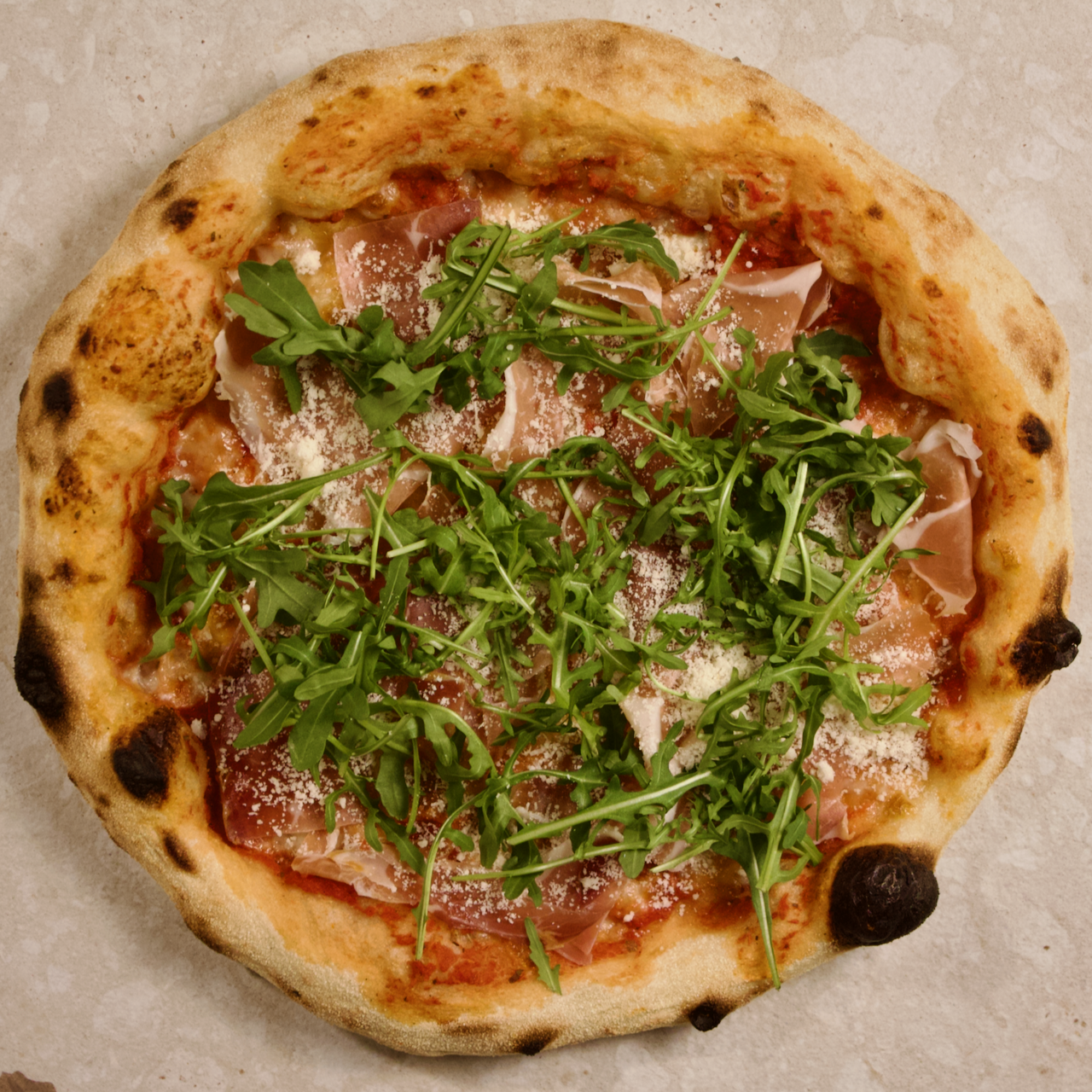 Prosciutto e Rucola Pizza - prosciutto crudo, arugula, parmesan