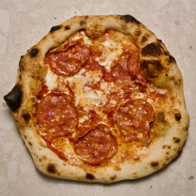 Piccante Pizza - spicy Italian salami, mozzarella
